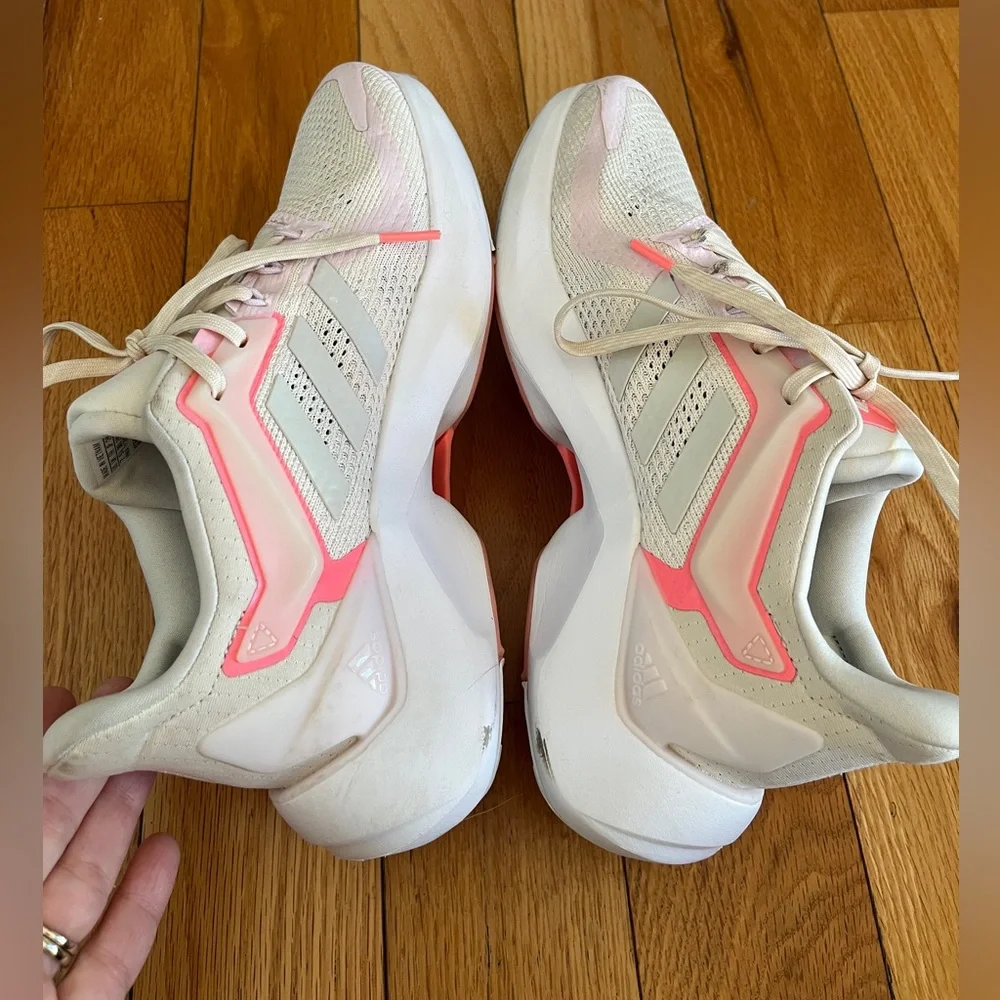 Women’s Adidas Alphatorsion 2.0 EUC Size‎ 7